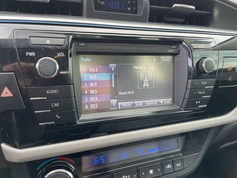 Used 2015 Toyota Corolla LE image 12