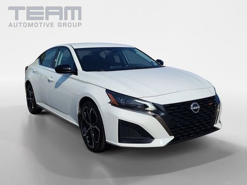 Used 2024 Nissan Altima 2.5 SR FWD image 1