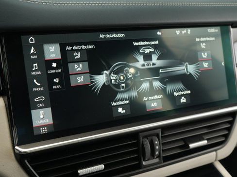 Used 2019 Porsche Cayenne Turbo AWD/4WD image 60
