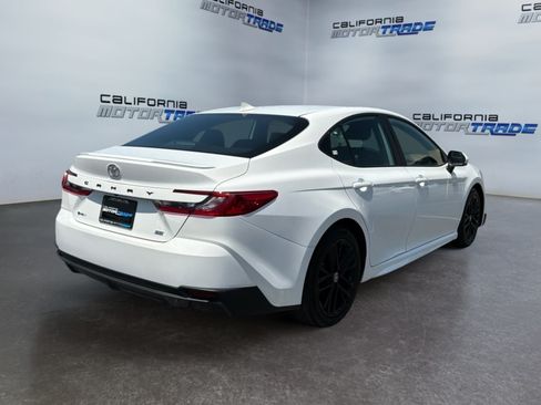 Used 2025 Toyota Camry SE FWD image 5