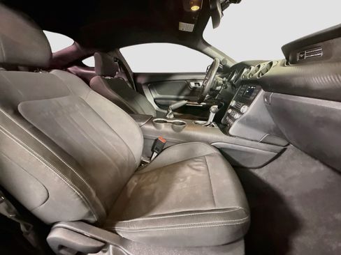 Used 2020 Ford Mustang Coupe RWD image 27