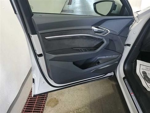 Used 2021 Audi e-tron Prestige w/ Prestige Package AWD/4WD image 4