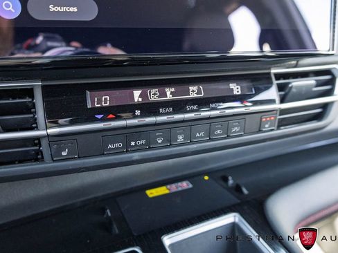 Used 2025 Toyota Sienna XSE FWD image 30