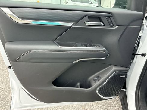 Used 2025 GMC Acadia Elevation image 21