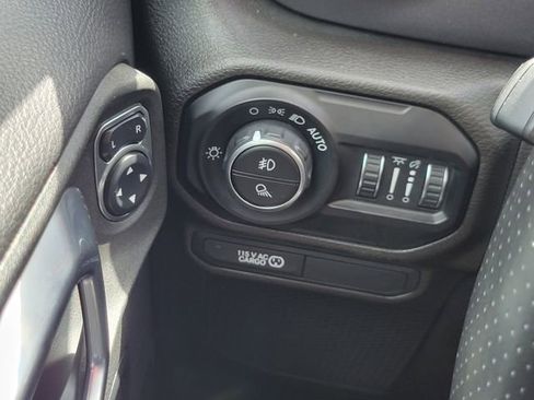 Used 2021 Jeep Gladiator Mojave AWD/4WD image 11