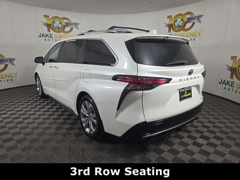 Used 2021 Toyota Sienna Platinum FWD image 7
