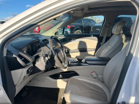 Used 2019 Lincoln Nautilus Reserve w/ Driver Assistance Package image 11