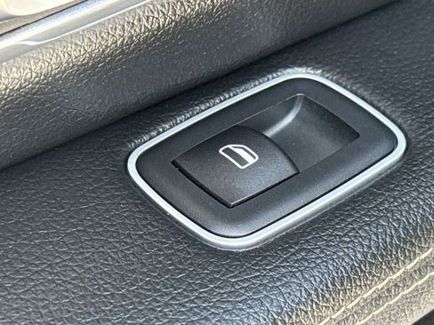Used 2023 RAM 1500 Laramie AWD/4WD image 31