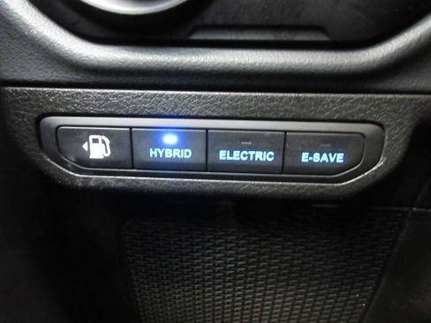 Used 2024 Jeep Wrangler Unlimited Sahara w/ Technology Group AWD/4WD image 15