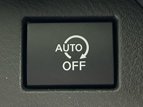 Used 2025 Nissan Frontier PRO-4X image 24