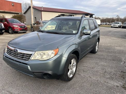 Used 2010 Subaru Forester 2.5X Premium w/ Popular Equipment Group 5B AWD/4WD image 2