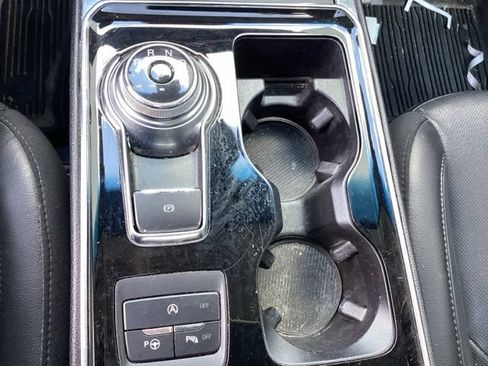 Used 2019 Ford Edge Titanium w/ Equipment Group 301A AWD/4WD image 34