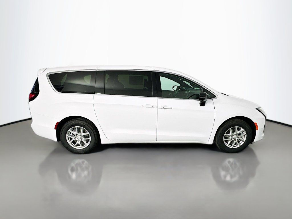 New 2027 Chrysler Pacifica Select w/ Family Tech Group FWD image 8