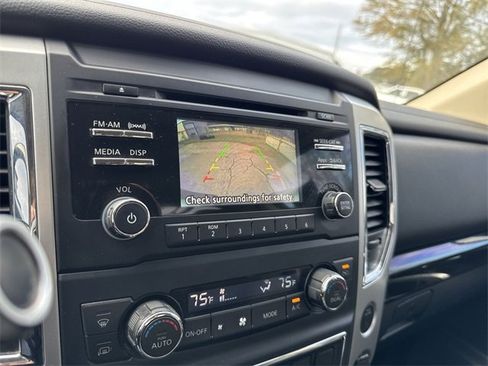 Used 2017 Nissan Titan SV image 14