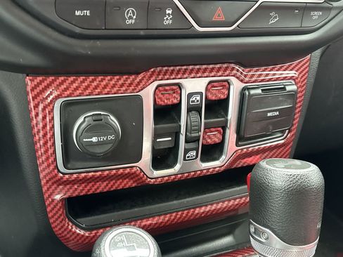 Certified 2020 Jeep Wrangler Unlimited Sahara AWD/4WD image 21