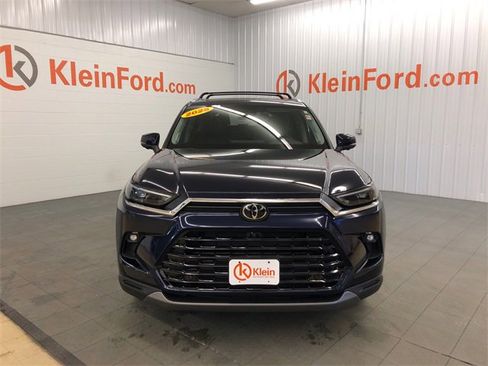 Used 2025 Toyota Grand Highlander AWD image 2