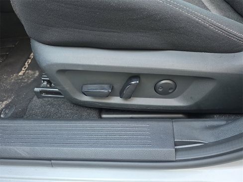 Used 2024 Nissan Rogue SV image 12