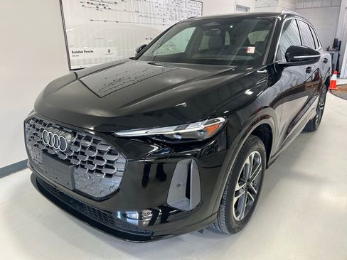 Used 2025 Audi Q5 Premium w/ Convenience Package image 25