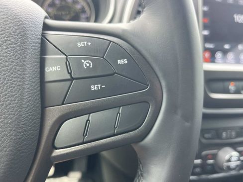 Used 2021 Jeep Cherokee Trailhawk AWD/4WD image 36