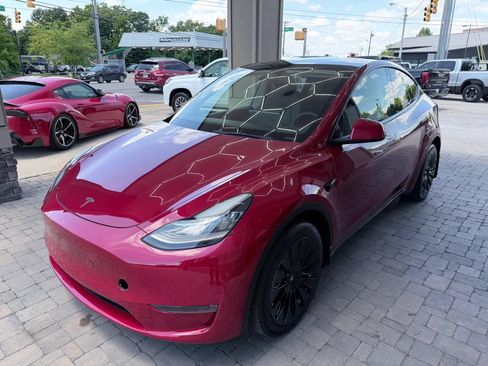 Used 2022 Tesla Model Y Long Range AWD/4WD image 2