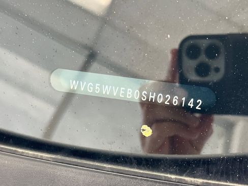 New 2025 Volkswagen ID. Buzz 1st Edition RWD image 30