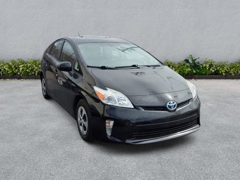 Used 2014 Toyota Prius Four image 4