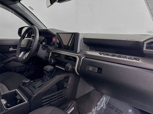 Used 2024 Toyota Tacoma TRD Sport AWD/4WD image 44