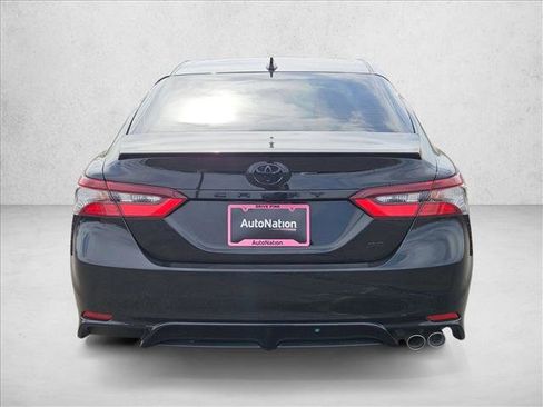 Used 2022 Toyota Camry SE w/ Carpet Mat Package (TMS) image 6