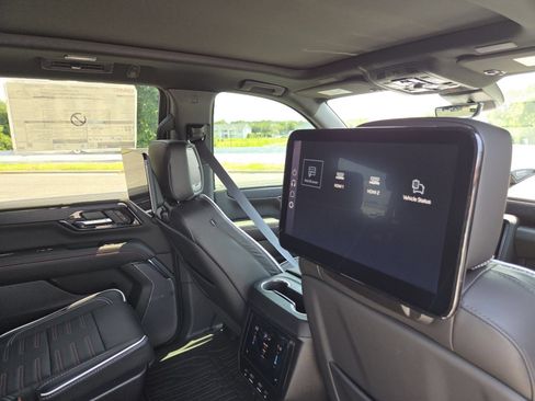 New 2026 GMC Yukon AT4 Ultimate w/ LPO, Floor Liner Package AWD/4WD image 30