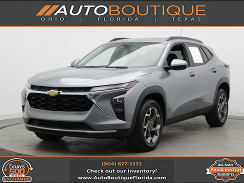 Used 2024 Chevrolet Trax LT w/ Sunroof Package FWD image 1