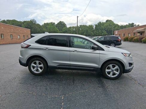 Used 2018 Ford Edge SE FWD image 4