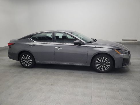 Used 2024 Nissan Altima 2.5 SV image 11