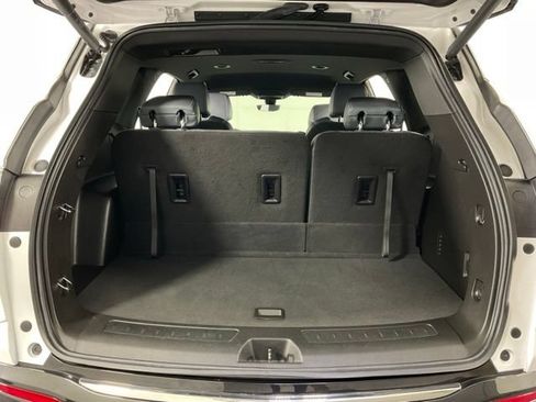 Used 2024 Buick Enclave Essence w/ Sport Touring Edition FWD image 38