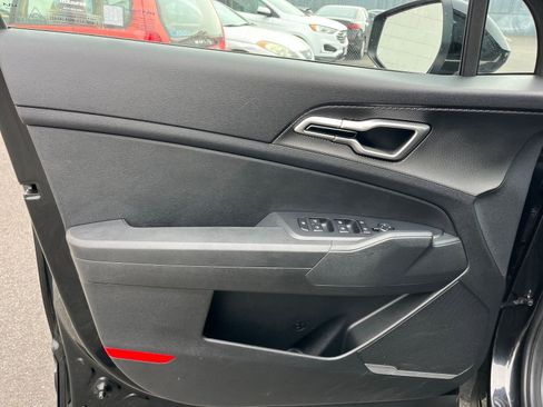 Used 2025 Kia Sportage LX FWD image 18