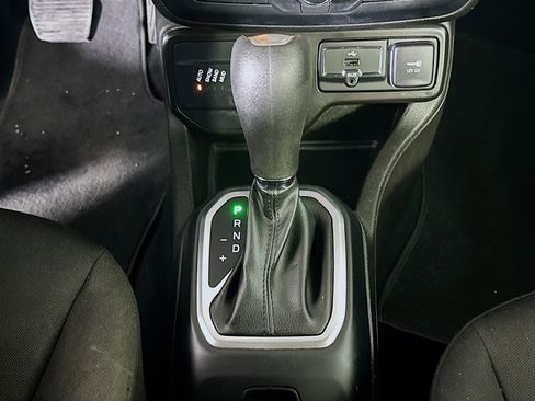 Used 2021 Jeep Renegade Latitude image 25