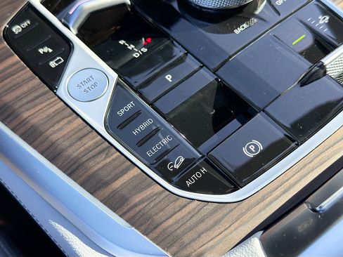 New 2026 BMW X5 xDrive50e w/ Climate Comfort Package image 30