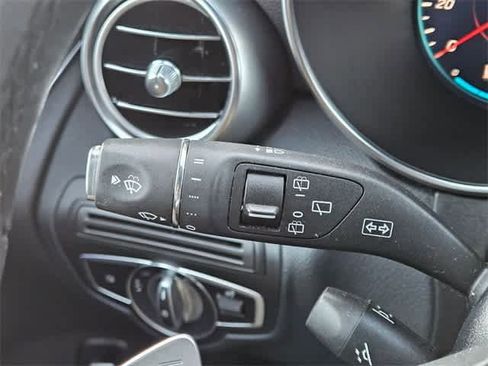 Used 2022 Mercedes-Benz GLC 300 image 23