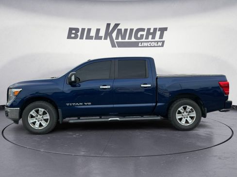 Used 2019 Nissan Titan SV w/ SV Convenience Package AWD/4WD image 2