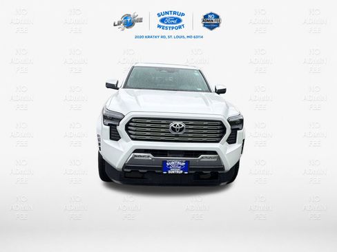 Used 2025 Toyota Tacoma Limited AWD/4WD image 9