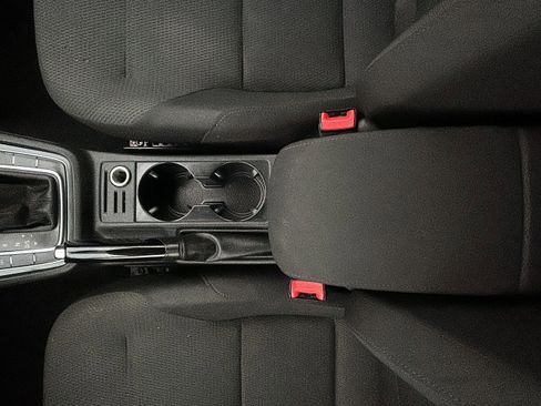 Used 2019 Volkswagen Golf S image 35