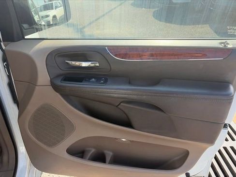 Used 2015 Chrysler Town & Country Touring FWD image 14