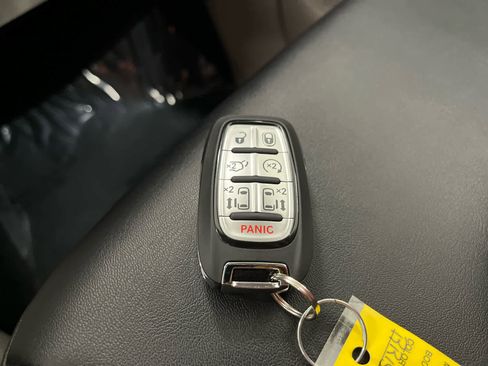 Used 2024 Chrysler Pacifica Touring-L FWD image 45