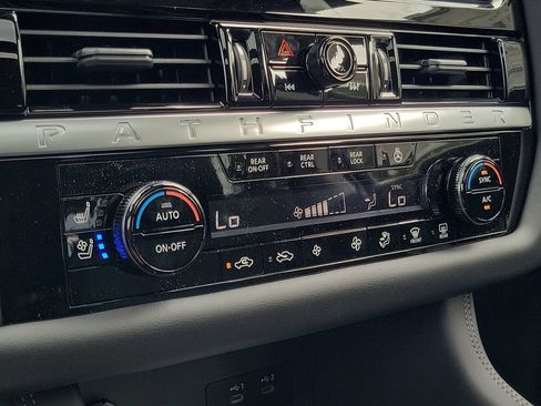 New 2026 Nissan Pathfinder Platinum FWD image 29