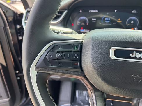 Used 2023 Jeep Grand Cherokee L Limited w/ Luxury Tech Group II AWD/4WD image 16