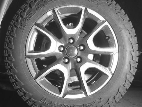 Used 2025 Jeep Compass Trailhawk AWD/4WD image 14