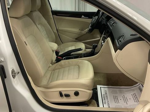 Used 2015 Volkswagen Passat TDI SEL Premium image 32