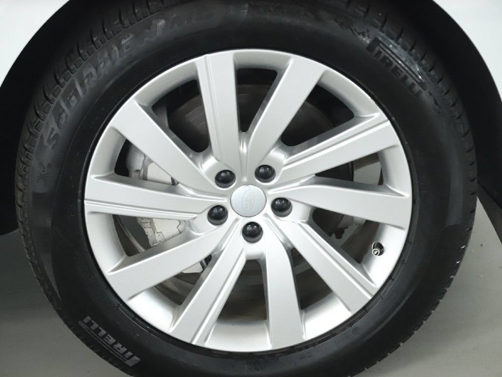 Certified 2025 Land Rover Range Rover SE AWD/4WD image 40