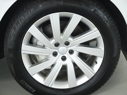 Used 2025 Land Rover Range Rover SE AWD/4WD image 40