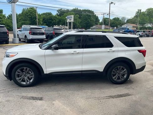 Used 2023 Ford Explorer XLT w/ Equipment Group 202A RWD image 2