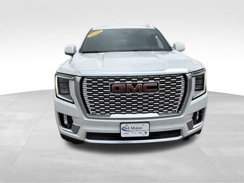 Used 2021 GMC Yukon Denali w/ Denali Premium Package AWD/4WD image 3